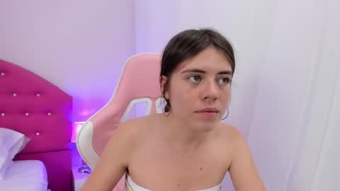Snapshot of thalia_bae chatting on 18, 4, 2026 Thalia online show from 18, 4, 2026