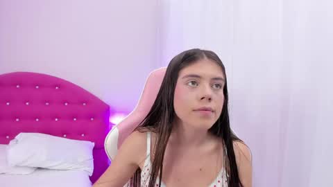 Snapshot of thalia_bae chatting on 25, 4, 2026 Thalia online show from 25, 4, 2026