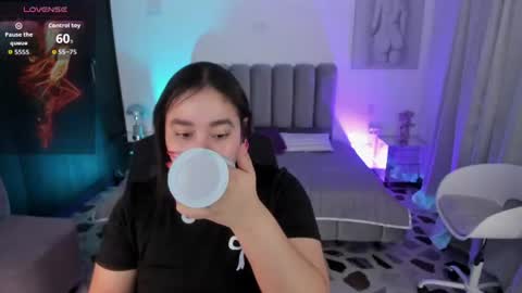 Snapshot of thaliabrooks_ chatting on 8, 7, 2026 Thalia online show from 8, 7, 2026