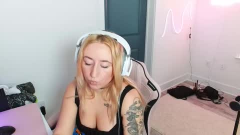 thaliacollinsss online show from 13, 2, 2026