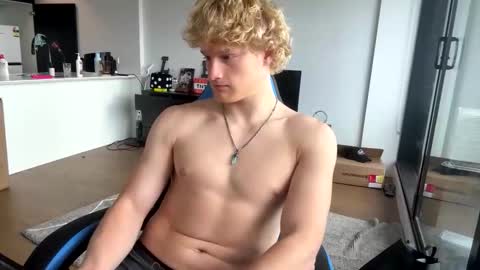 Snapshot of thatbl0ndeboyx chatting on 11, 2, 2026 liammlust online show from 11, 2, 2026