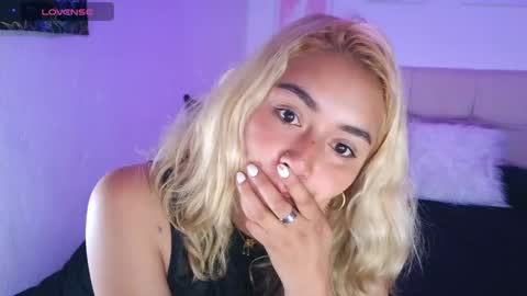 Snapshot of thatgirl2003 chatting on 30, 4, 2026 online show from 30, 4, 2026