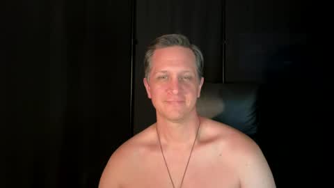 Snapshot of thebatandthecat10 chatting on 8, 7, 2026 ISABELLA or MATT online show from 8, 7, 2026