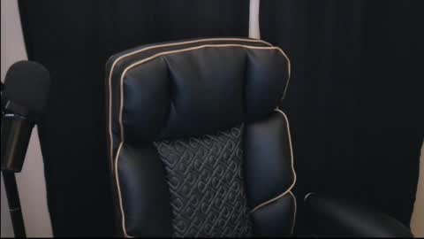 Snapshot of thebearking69 chatting on 19, 4, 2026 The Bear King online show from 19, 4, 2026