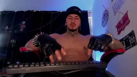 Snapshot of thebeastmaster_ chatting on 15, 7, 2026 the beast master online show from 15, 7, 2026