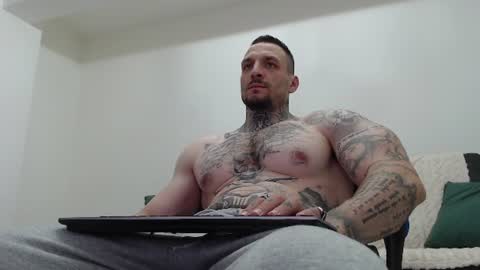 Snapshot of thebestmuscles chatting on 18, 6, 2026 John online show from 18, 6, 2026