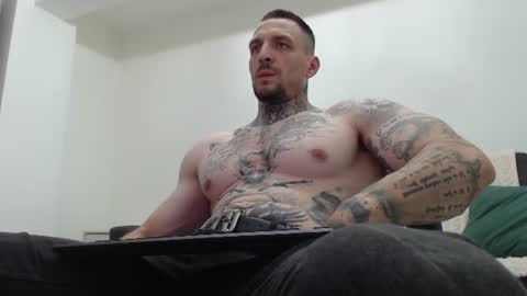 Snapshot of thebestmuscles chatting on 16, 7, 2026 John online show from 16, 7, 2026