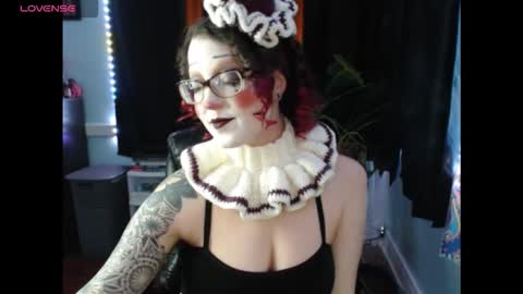 Snapshot of thedaisymoon chatting on 19, 10, 2025 thedaisymoon online show from 19, 10, 2025