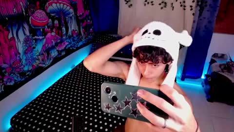 Snapshot of thedoll_ethan chatting on 7, 4, 2026 ethan online show from 7, 4, 2026