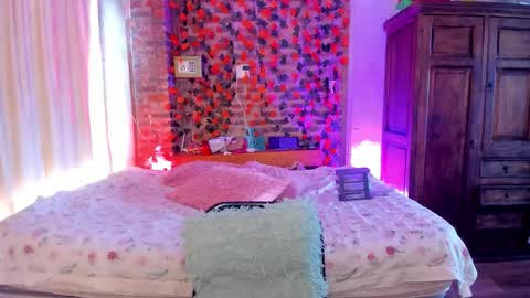 Snapshot of thegoldenbitch chatting on 9, 11, 2025 Goldie online show from 9, 11, 2025