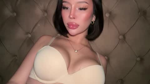 Elle  dont forget to folloW me and thumbs up online show from 28, 3, 2026