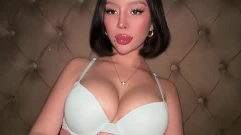 Elle  dont forget to folloW me and thumbs up online show from 30, 3, 2026