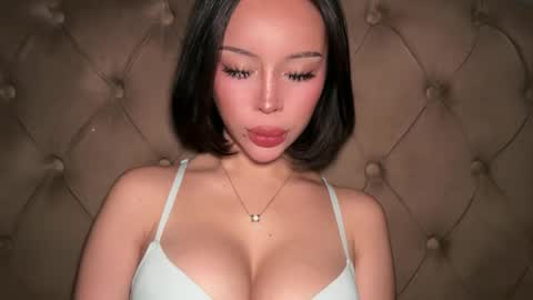 Elle  dont forget to folloW me and thumbs up online show from 4, 4, 2026