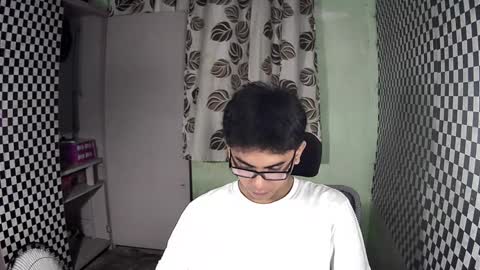 Snapshot of thehugecomeback chatting on 4, 12, 2024 Xerxis online show from 4, 12, 2024