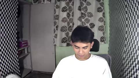 Snapshot of thehugecomeback chatting on 5, 12, 2024 Xerxis online show from 5, 12, 2024