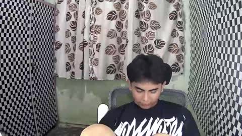 Snapshot of thehugecomeback chatting on 9, 12, 2024 Xerxis online show from 9, 12, 2024