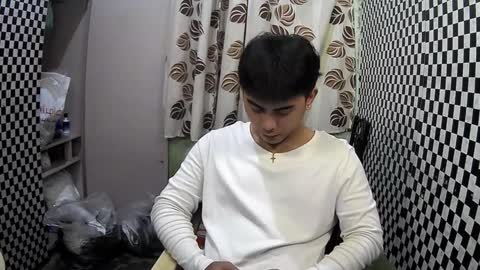 Snapshot of thehugecomeback chatting on 6, 2, 2025 Xerxis online show from 6, 2, 2025