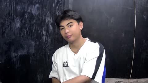 Snapshot of thehugecomeback chatting on 23, 2, 2025 Xerxis online show from 23, 2, 2025