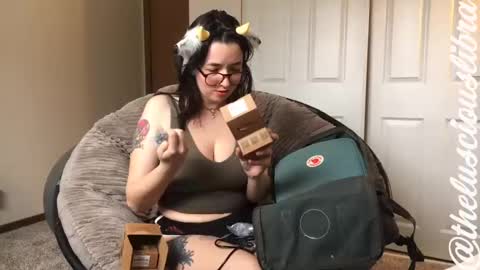 Snapshot of thelusciouslibra chatting on 12, 1, 2025 thelusciouslibra online show from 12, 1, 2025