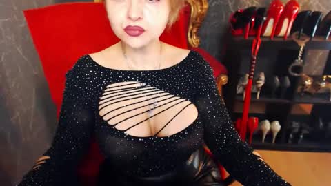 Snapshot of themilfmistress chatting on 5, 11, 2025 mihaela online show from 5, 11, 2025