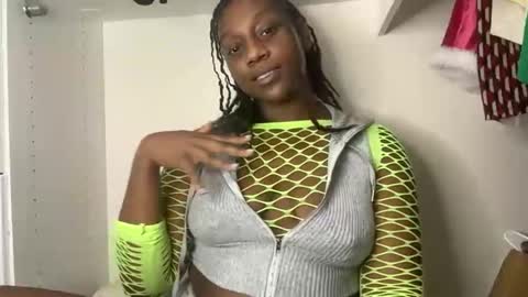 Snapshot of thenaturalgoddess chatting on 26, 5, 2026 TheNaturalGoddess online show from 26, 5, 2026