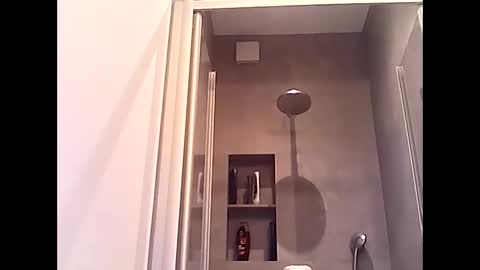 Snapshot of thenewdude1992 chatting on 4, 10, 2025 thenewdude1992 online show from 4, 10, 2025