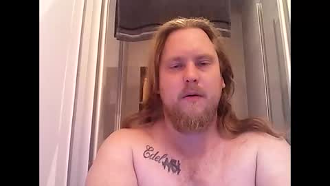 Snapshot of thenewdude1992 chatting on 14, 10, 2025 thenewdude1992 online show from 14, 10, 2025