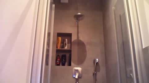 Snapshot of thenewdude1992 chatting on 24, 10, 2025 thenewdude1992 online show from 24, 10, 2025