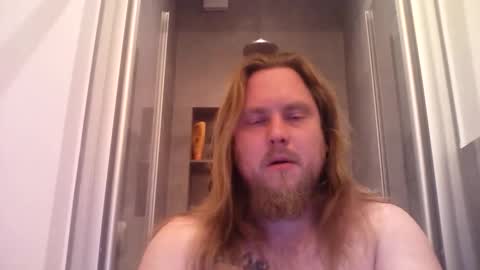 Snapshot of thenewdude1992 chatting on 31, 10, 2025 thenewdude1992 online show from 31, 10, 2025