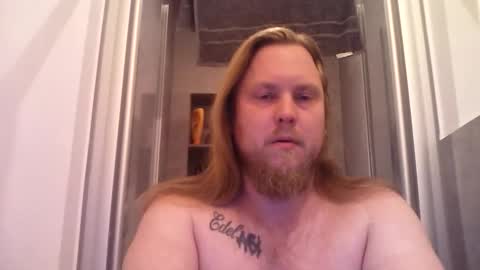 Snapshot of thenewdude1992 chatting on 3, 11, 2025 thenewdude1992 online show from 3, 11, 2025