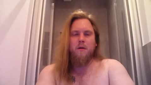 Snapshot of thenewdude1992 chatting on 8, 11, 2025 thenewdude1992 online show from 8, 11, 2025