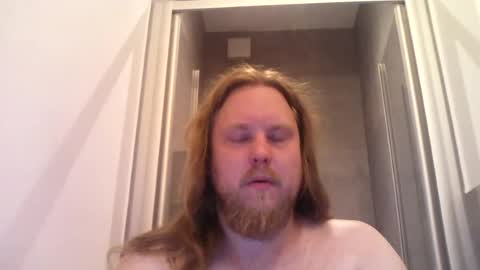 Snapshot of thenewdude1992 chatting on 29, 6, 2026 thenewdude1992 online show from 29, 6, 2026