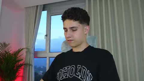 Snapshot of theohawke_ chatting on 23, 2, 2025 THEO- MATEO online show from 23, 2, 2025