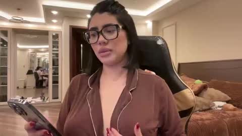 Snapshot of therealcamilabaddie chatting on 1, 10, 2025 therealcamilabaddie online show from 1, 10, 2025