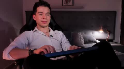 Snapshot of therealmartincox chatting on 29, 10, 2025 4th online show from 29, 10, 2025