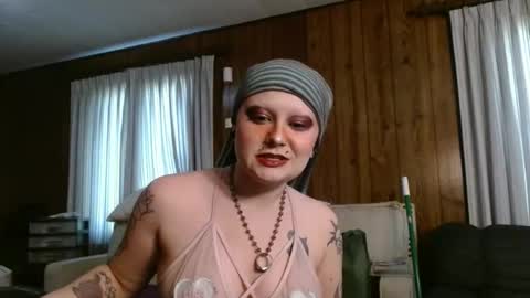 Snapshot of thesirenscall chatting on 11, 4, 2026 Siren of the Fae online show from 11, 4, 2026