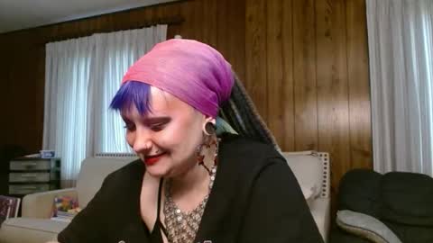 Snapshot of thesirenscall chatting on 15, 4, 2026 Siren of the Fae online show from 15, 4, 2026