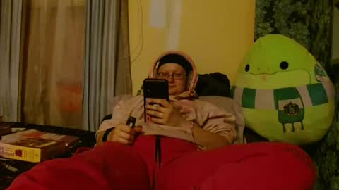 Snapshot of thesirenscall chatting on 21, 4, 2026 Siren of the Fae online show from 21, 4, 2026