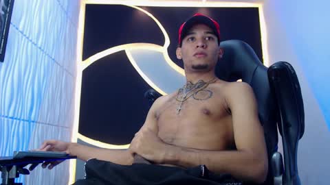 Snapshot of theskinny8inch_ chatting on 14, 1, 2025 theskinny8inch_ online show from 14, 1, 2025