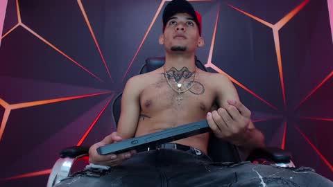 Snapshot of theskinny8inch_ chatting on 24, 1, 2025 theskinny8inch_ online show from 24, 1, 2025