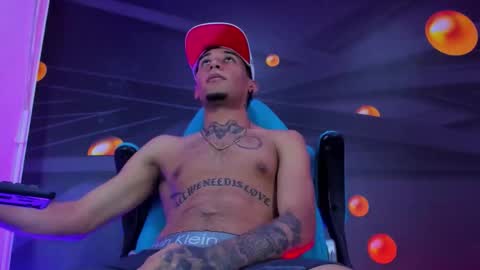 Snapshot of theskinny8inch_ chatting on 19, 10, 2025 theskinny8inch_ online show from 19, 10, 2025