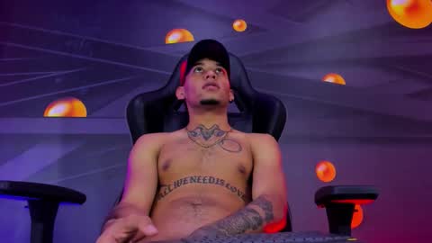 Snapshot of theskinny8inch_ chatting on 20, 10, 2025 theskinny8inch_ online show from 20, 10, 2025