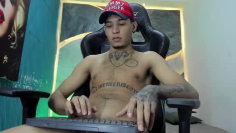 Snapshot of theskinny8inch_ chatting on 25, 10, 2025 theskinny8inch_ online show from 25, 10, 2025