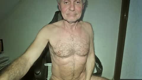 Snapshot of thestrip01 chatting on 20, 4, 2026 NudeDJ online show from 20, 4, 2026