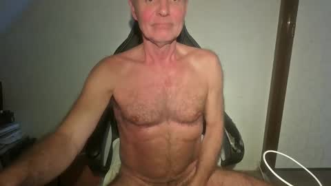 Snapshot of thestrip01 chatting on 24, 5, 2026 NudeDJ online show from 24, 5, 2026