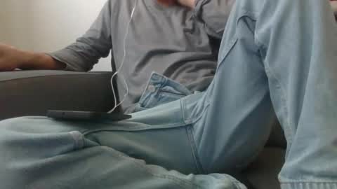 Scarf guy online show from 31, 3, 2026