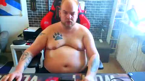 Snapshot of thewolfy31 chatting on 23, 4, 2026 PupWolfy online show from 23, 4, 2026