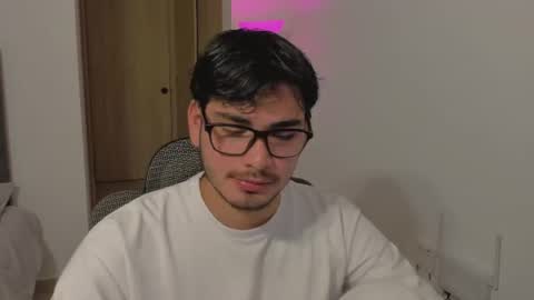 Snapshot of thiaan__ chatting on 8, 8, 2026 thiaan__ online show from 8, 8, 2026