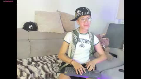 Snapshot of thiago_n_sam chatting on 4, 7, 2026 thiago_n_sam online show from 4, 7, 2026