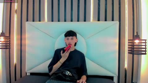 thiago_twink38 online show from 23, 4, 2026
